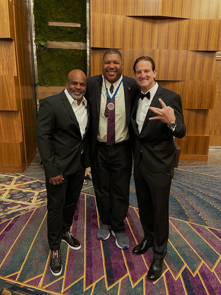 Dawgs in the house at the National Football Foundation Banquet🏈