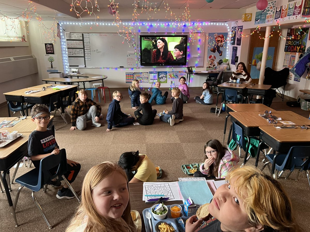 MrEs34Class2021's tweet photo. Yesterday, we had full lunch bunch participation! This is the first time in weeks, that every single person brought in their reading log! I love seeing these scholars eager to read. #scholarpower #lunchbunchcrew #vikingvoyagers https://t.co/76FHi6ePDd
