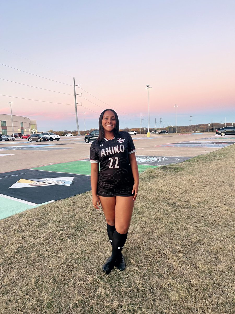 wowimjas's tweet photo. Media day yesterday ‼️‼️ So excited to play this season! I pray that me and my teammates have a fun, and safe season. @AHMOgirlsSoccer  
#Wylie #AHMO #Senioryear #soccer https://t.co/YLULZ0T3Ps