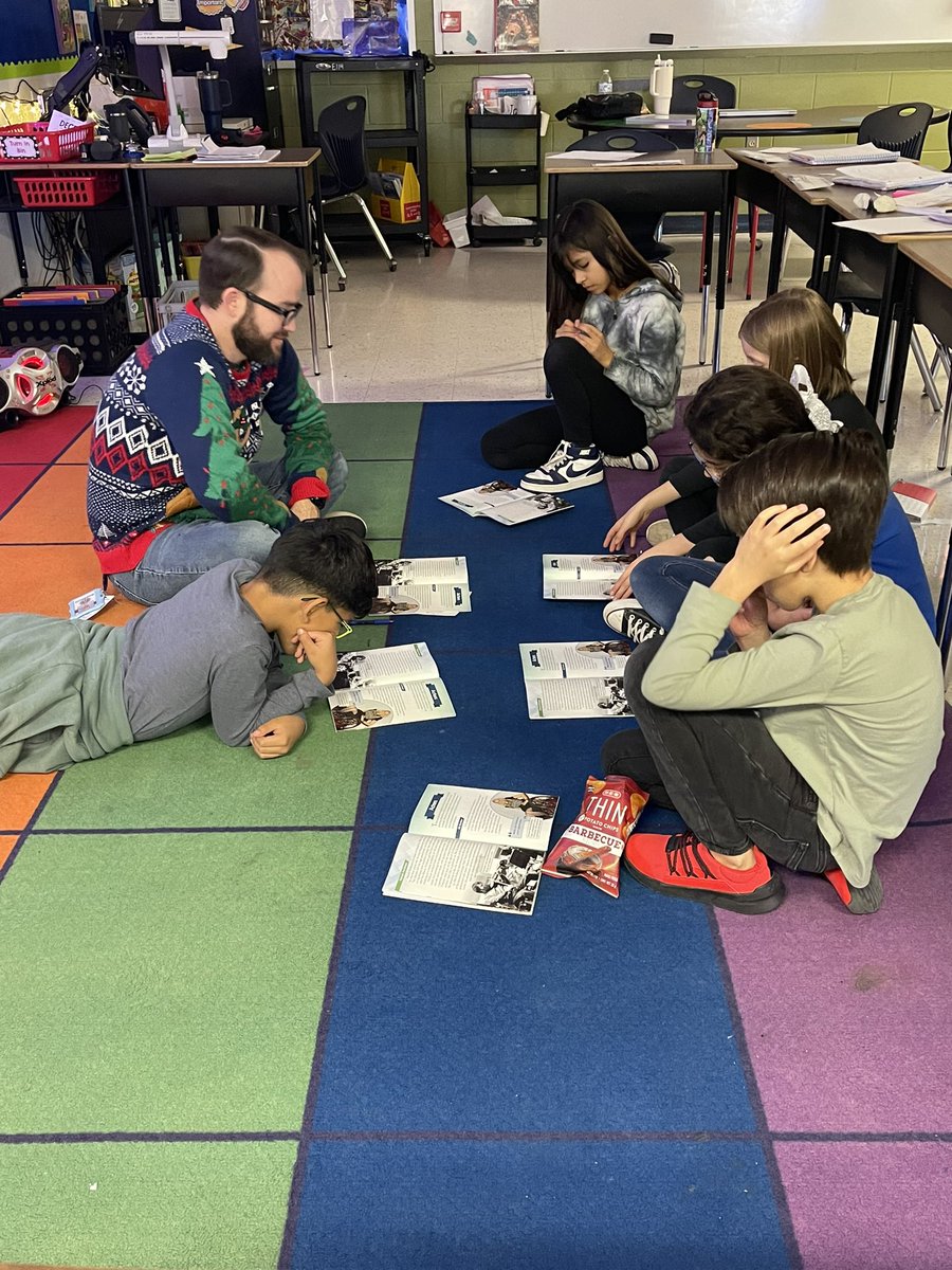 BrendaTGallardo's tweet photo. Another day of building confidence, curiosity, & capability in our classroom! Blended Learning online & offline activities allowing for Targeted Instruction for our students with our amazing teachers. @NISDFranklinES @WeGoPublic #KFEProud https://t.co/5hKRE9S5M6