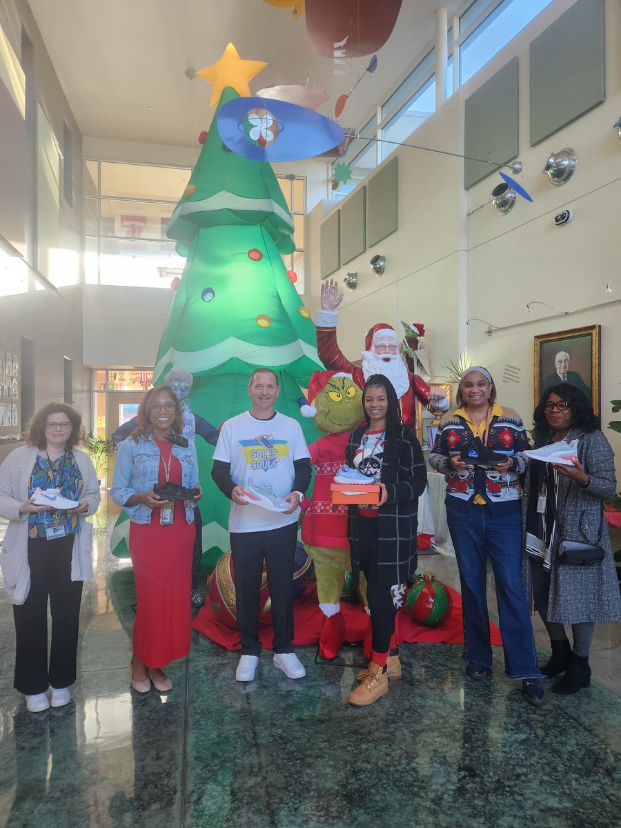 Great day donating shoes for <a href="/tmebulldogs/">Thurgood Marshall El</a> thanks to <a href="/100WLH/">100 Women of Lake Highlands</a>