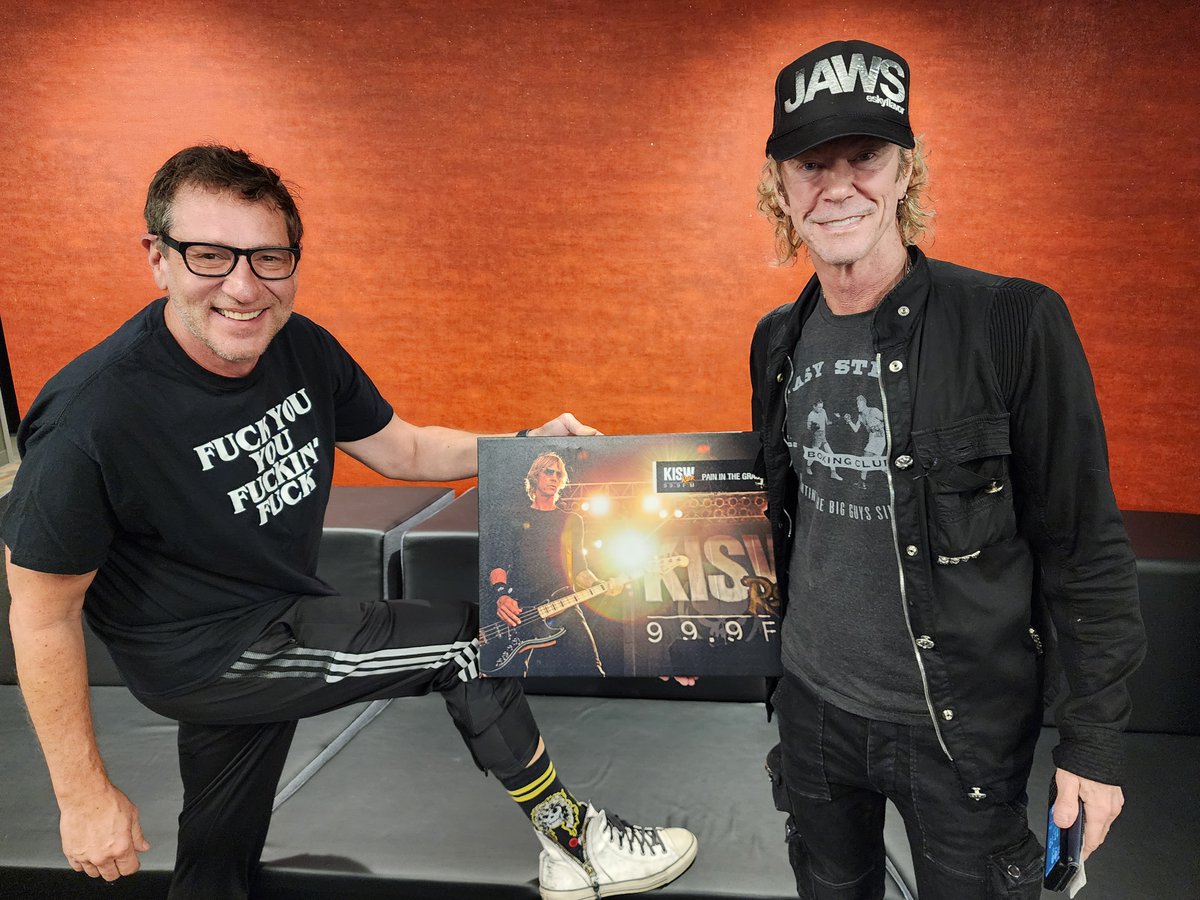 Big thanks to Duff McKagan for joining us on the program! Check out the new Duff McKagan Lighthouse Podcast on the Audacy app! - <a href="/mensroomlive/">@MensRoomLive</a>
Heres the link: bit.ly/3T9vpSQ