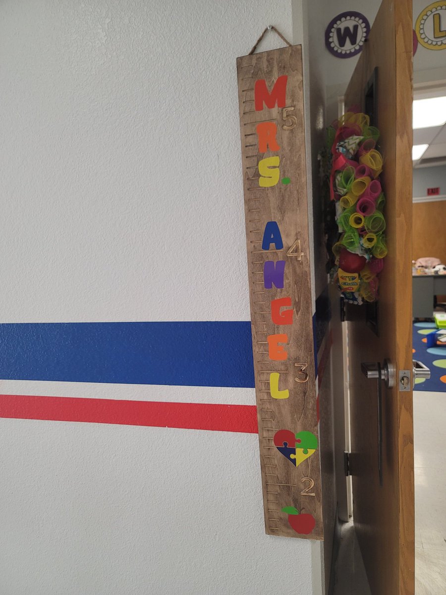yangel00's tweet photo. @DDiaz328 I had to show off my RULER that was done by our fabulous duo at @dandrshop !!! I can't STOP smiling this is Stinkin' Cute and just Perfect!!! Please go visit their page for amazing gift ideas for yourself or a colleague. They pour their hearts into their creations!!! ❤️ https://t.co/bDMYrzON5n