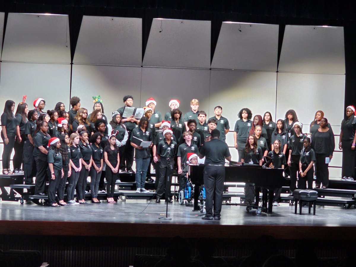As a teacher is important to me to support all of my students not only athletes but also Performance Arts. Great job Band yesterday and today Choir. Great job!! 🦁 <a href="/RandleHS/">Randle High School</a>