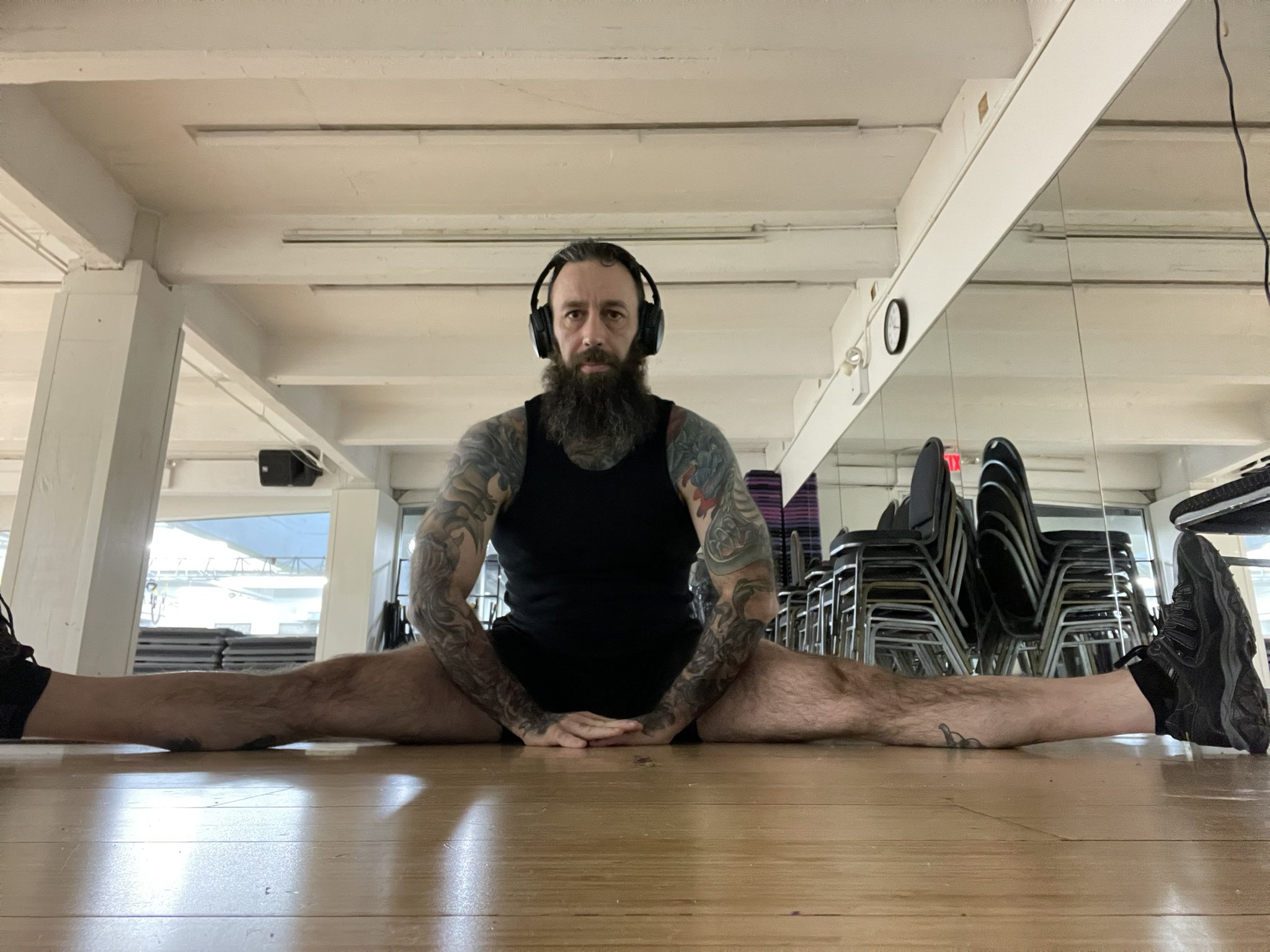 1 pic. Dad tip of the day - Always make sure you stretch before performing any strenuous activity. Don’t want to pull a hammy. https://t.co/hS60FtKktQ