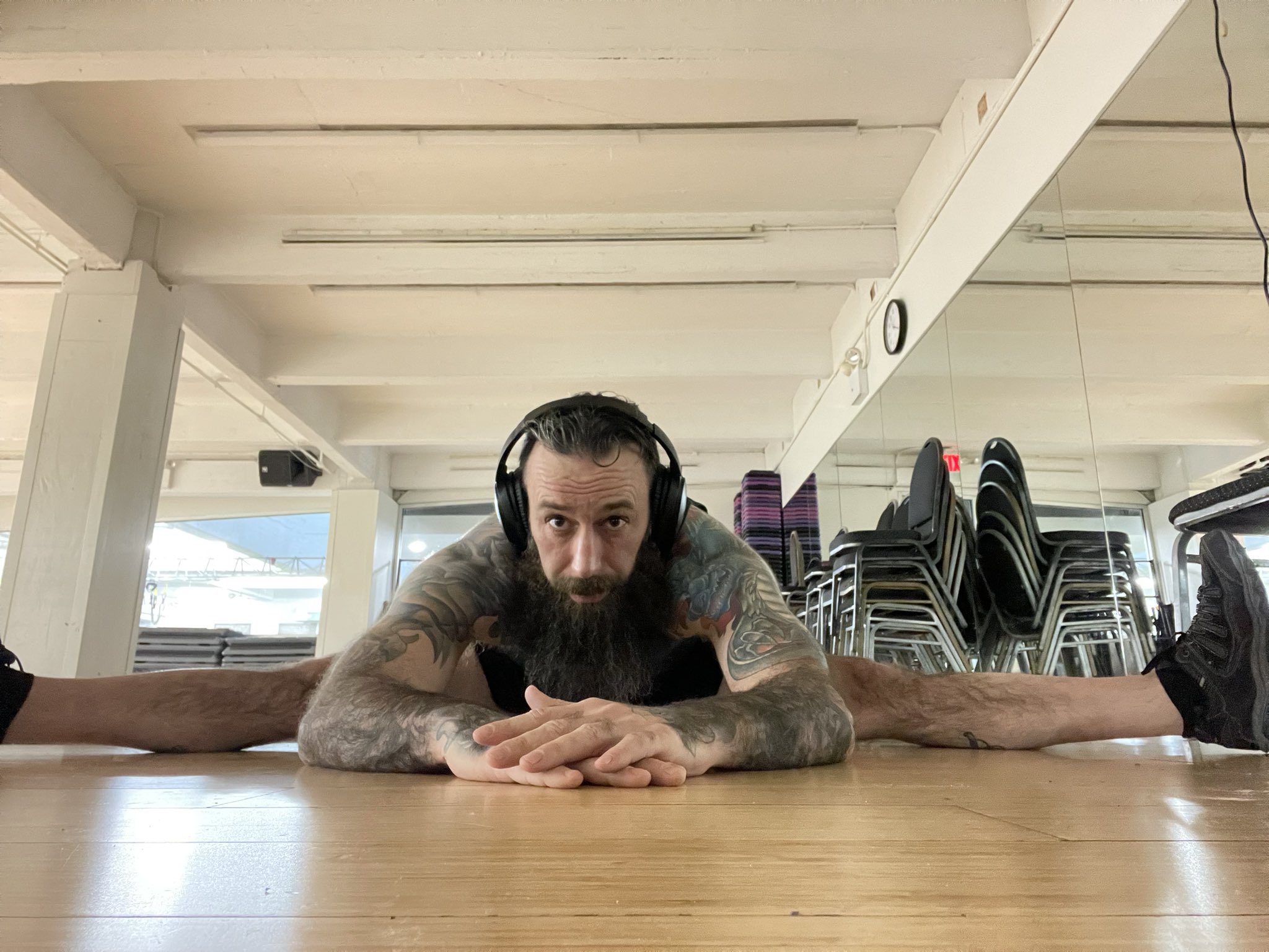 2 pic. Dad tip of the day - Always make sure you stretch before performing any strenuous activity. Don’t want to pull a hammy. https://t.co/hS60FtKktQ