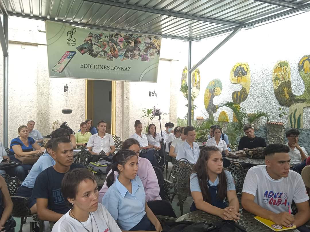 YamileRamosCord's tweet photo. En intercambio con estudiantes de la FEEM y la FEU recocimos su participación y aportes en las principales tareas de la provincia.  #UnidosXCuba https://t.co/4xXfKkJ34V