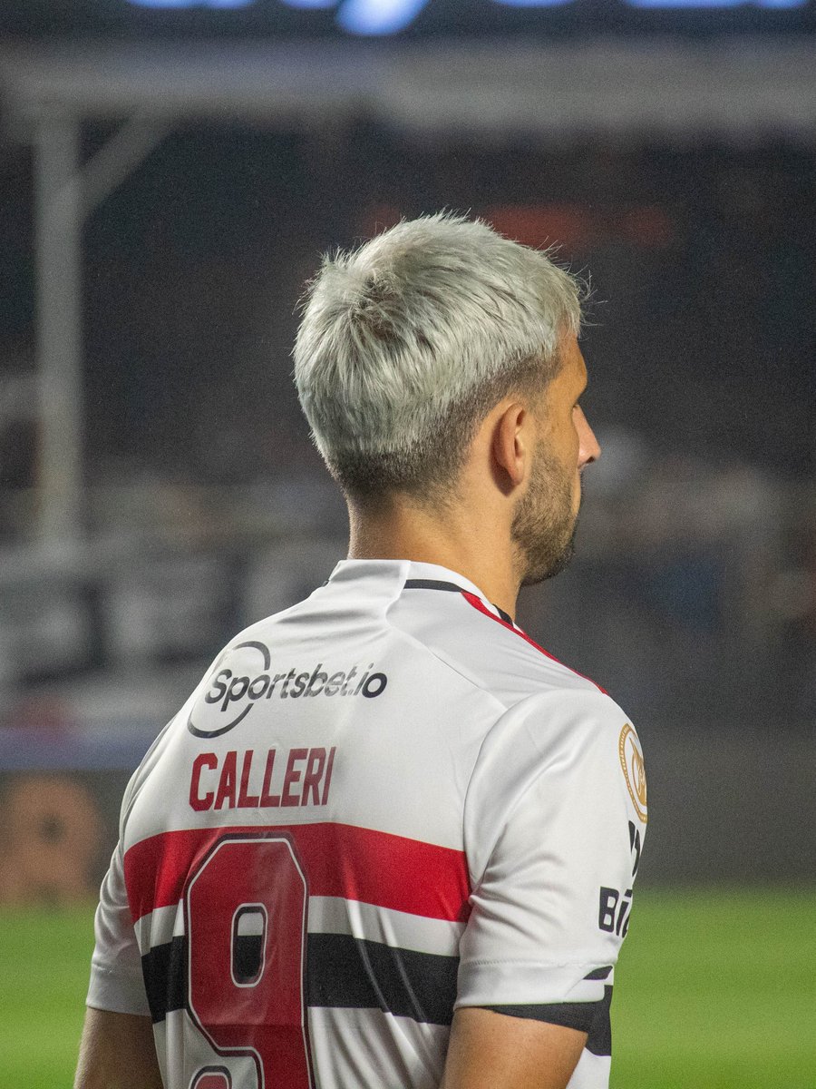 academiabrazuca's tweet photo. ⚽🇧🇷| Calleri pelo São Paulo:

⚔️ 157 Jogos
⚽ 62 Gols 
🅰️ 15 Assistências 
🏆 1 Título 

-
📸 @luispacca_ https://t.co/7BIQY8OsXD