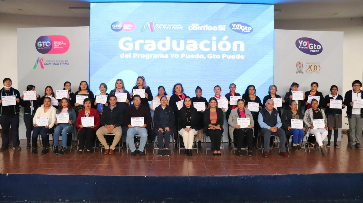 chrisenriquezh's tweet photo. Más de 850 personas de colonias y comunidades de #Irapuato se graduaron del programa #YoPuedoGTOpuede de @SedeshuGto 👏🏽 felicidades por el compromiso y trabajo por su entorno!! https://t.co/t7Z6IBkAu9