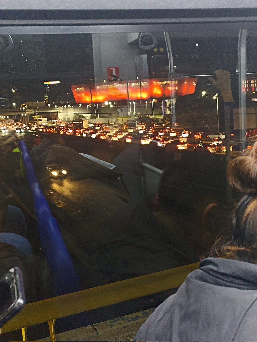 RicIvanMalbicho's tweet image. Amikos, amikas....está un poquito pesado el tráfico para entrar a #P5F....eso rojo que se ve ahí es el Ocni de Santander.....Animoooooo, fuituu, fuuuuituuuuuuu..😎🤘🏾