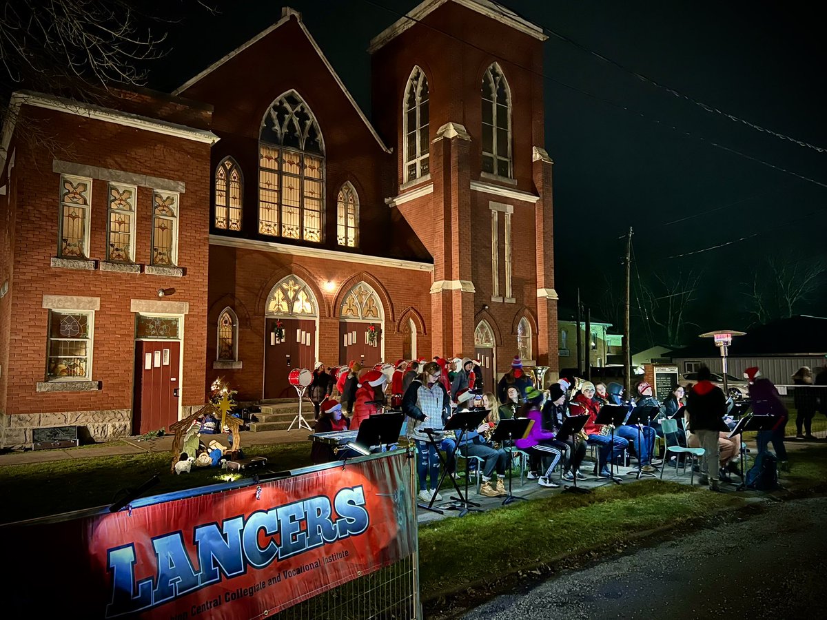 ✨Here are a couple more great pics from the Alvinston Santa Claus Parade! Check out that aerial view of the <a href="/LCCVIMusic/">LCCVIMusic</a> Crew!🤩✨ <a href="/LCCVIInfo/">LCCVI Info</a> <a href="/LKDSB/">Lambton Kent DSB</a>