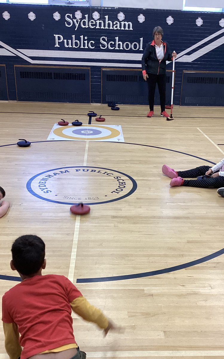 SYD_books_LDSB's tweet image. Thank you Cathy from #RocksandRings..we had so much fun learning about #curling! @SydenhamPS_LDSB @MsO_LDSB #firsttimeplaying #redteam #blueteam 🥌