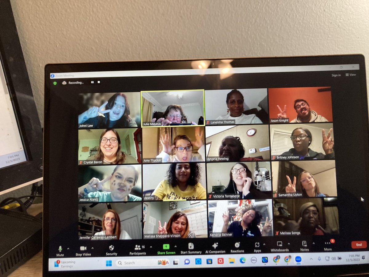 Julie Mayeux tweet media