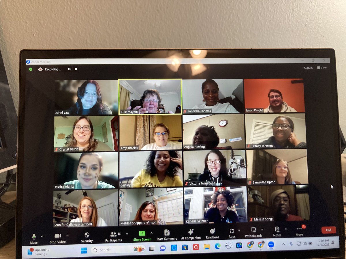 Julie Mayeux tweet media