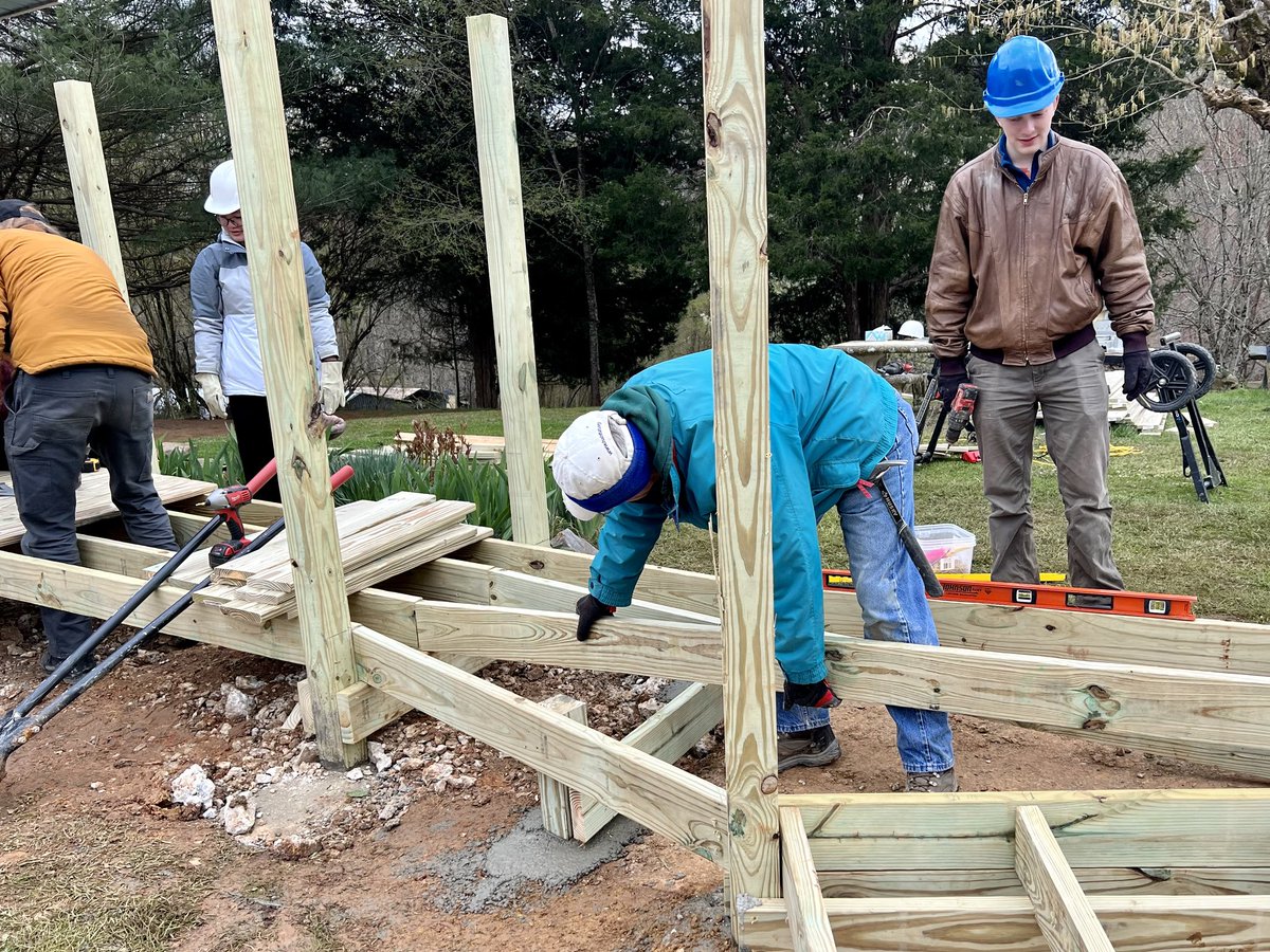 ClinchriverHFH's tweet photo. Volunteers making things happen! #statefarm #goodneighbors taking down walls for accessibility and constructing ramps for people in need. #clinchriverhabitatforhumanity https://t.co/O7dGZdq8Md