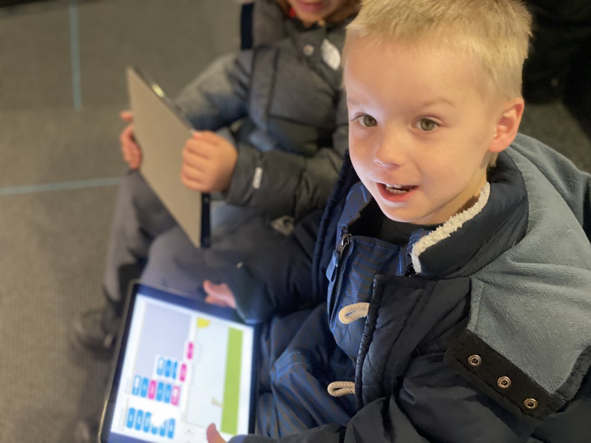 MrsMobileD67's tweet photo. @KisselburgJ67 class learned how to program #daisythedinosaur during library today. They were pros! @hourofcode  #cherokeeinspires @LakeForestSD67 https://t.co/0SEtax6yhm