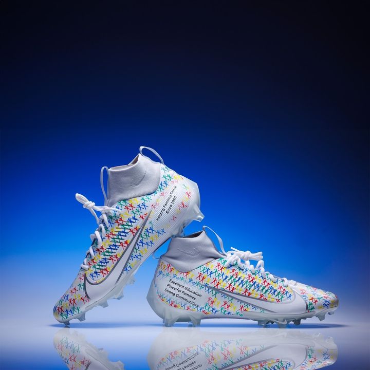 paralosninosorg's tweet photo. Check out the custom PLN #MyCauseMyCleats that were just released! 💫 A huge thanks to Justin Herbert for selecting PLN as the organization to honor. We can’t wait to see him wear them during the game against the Denver Broncos on December 10th! #TuneIn https://t.co/0vqJdtaNrF
