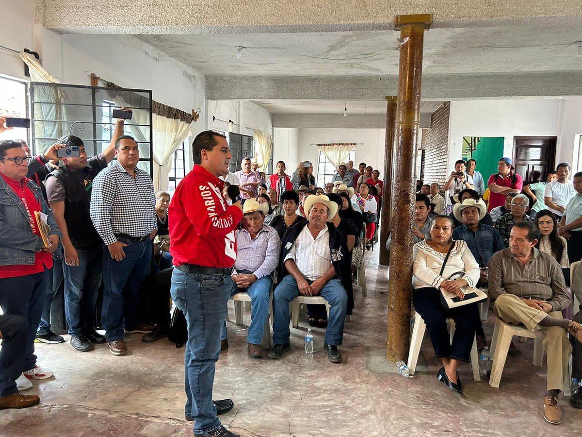 PRIVeracruz_'s tweet photo. ➡️Nuestro Presidente, @AdolfoRamirezA5, tomó protesta a Juan García como Dirigente del PRI en #FilomenoMata y a Guillermo Scagno, como Secretario de Organización del partido en #Papantla.
Estamos seguros que continuarán trabajando para fortalecer al #PRI en sus municipios.
1/3 https://t.co/YMvKMRYd0W