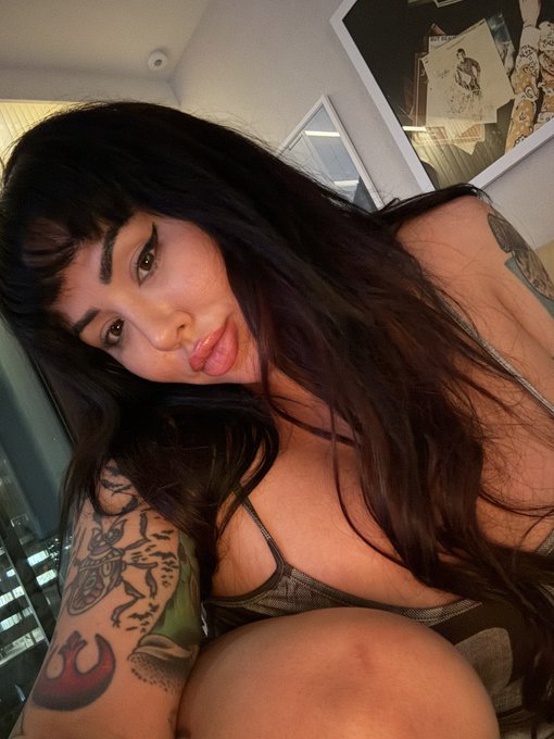 On the go VS at home 🥹 https://t.co/5aLYZMd32D