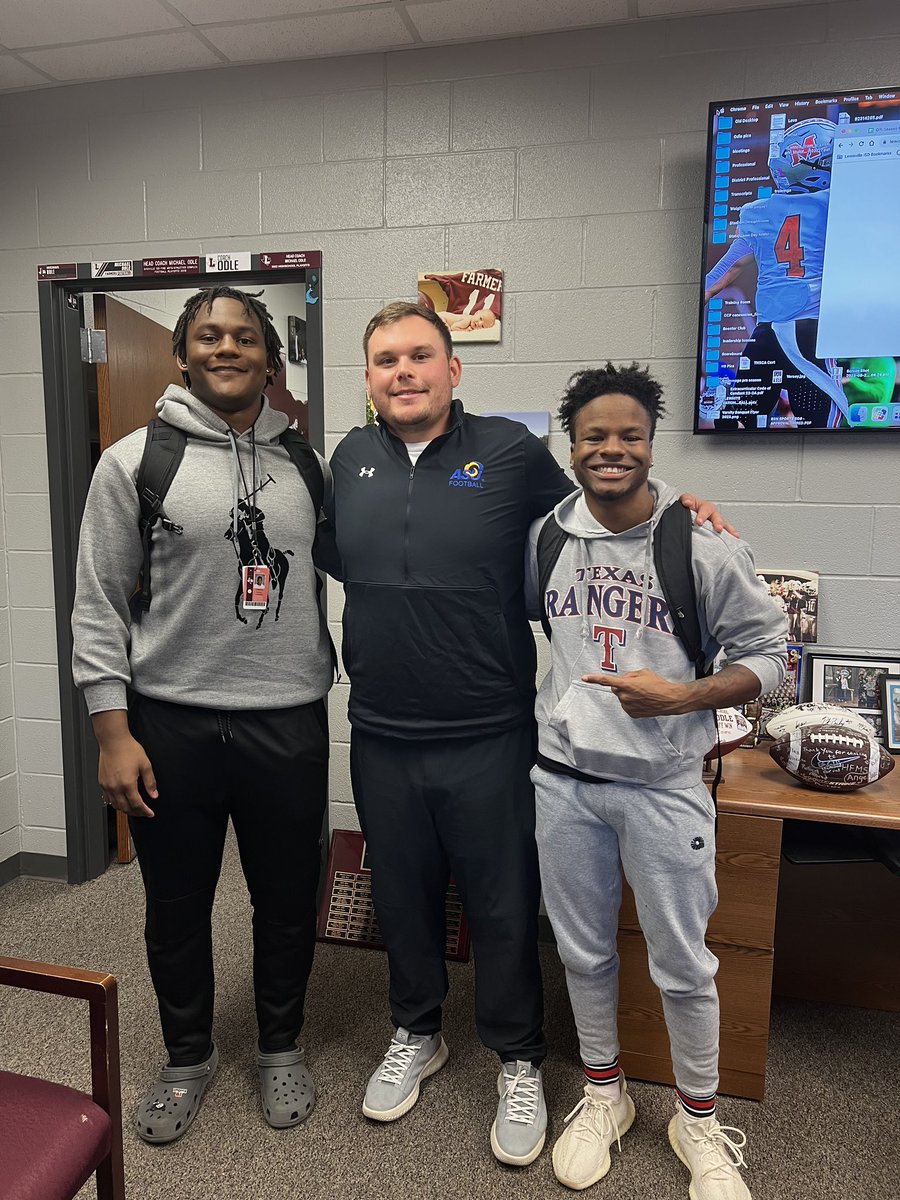 Addisonwells8's tweet image. Exciting surprise from @CoachMadAtwell  came down To the Lew to have a great talk about big plans For the future @AngeloState ‼️‼️