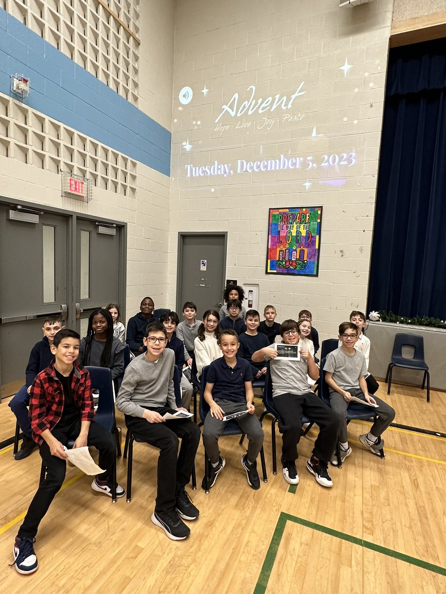 SMSVaughan's tweet photo. Today our community gathered to celebrate the start of the Advent Season with a liturgy.  Thank you to our grade 4 classes and choir for leading us in song and prayer. Thank you to all the parents and grandparents that joined us. 🎄🙏✝️   #FirstWeekOfAdvent  #Hope https://t.co/cq6SgJagAm