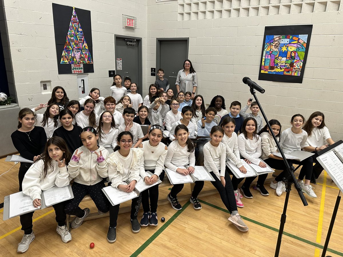 SMSVaughan's tweet photo. Today our community gathered to celebrate the start of the Advent Season with a liturgy.  Thank you to our grade 4 classes and choir for leading us in song and prayer. Thank you to all the parents and grandparents that joined us. 🎄🙏✝️   #FirstWeekOfAdvent  #Hope https://t.co/cq6SgJagAm