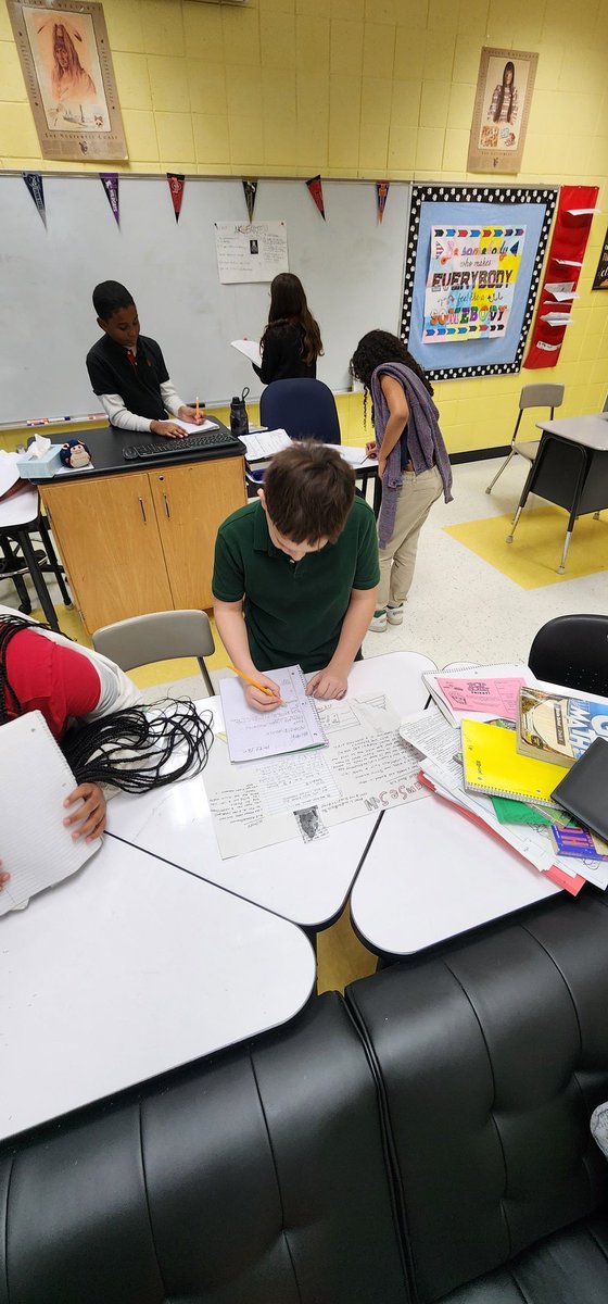 HMonti41's tweet photo. A stroll down an Egyptian Pharaoh Gallery Walk Lane 🚶‍♂️🚶‍♀️#PHpanthers https://t.co/9jIt6PpHba