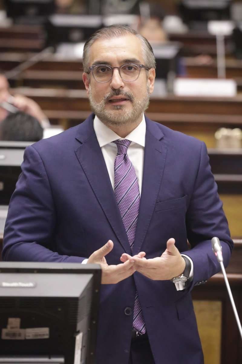 ElDatoEcua's tweet photo. #Urgente ¡A JUICIO POLÍTICO LOS VOCALES DEL CONSEJO DE LA JUDICATURA!

Hemos decidido suscribir el pedido de juicio político contra el presidente del Consejo de la Judicatura Wilman Terán, el vocal Xavier Muñoz, y la ex vocal, Maribel Barreno. Acotaron .

"La @BancadaLa6 reafirma su compromiso y respeto con la independencia entre las funciones del Estado. La transparencia en la gestión administrativa y procesal, son fundamentales para la administración de la justicia. Es por ello, que hemos firmado la solicitud de procesamiento a JUICIO POLÍTICO de los Vocales y la Ex Vocal del Consejo de la Judicatura", manifestó, Vicente Taiano mediante un comunicado. @VicenteTaianoEC