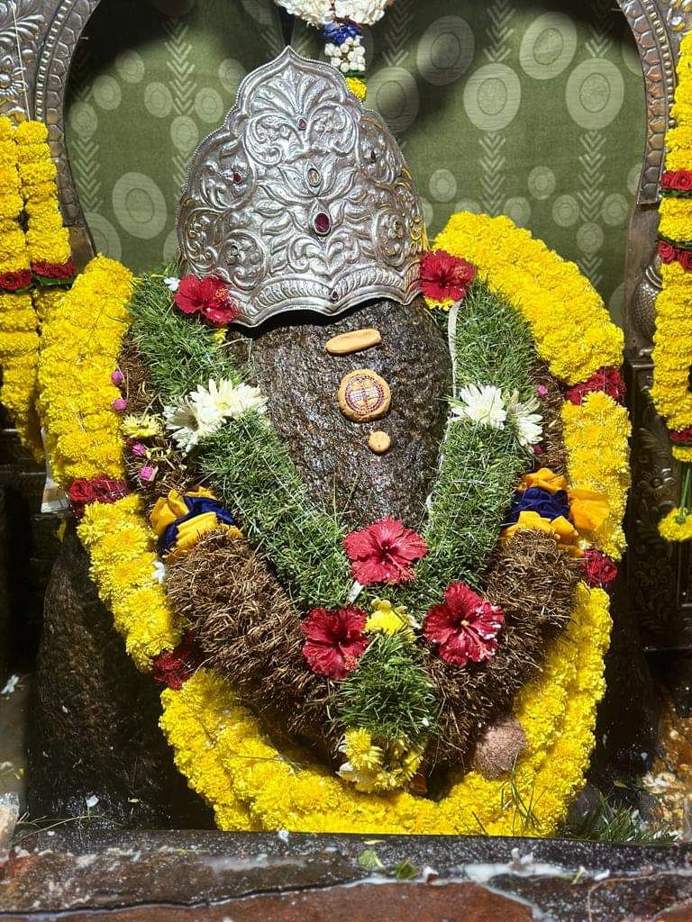 16 Sacred Swayambhu mandirs of Ganeshji✨️

1. Sri Karya Siddhi Vinayaka
Chodavaram, Andhra Pradesh

@LostTemple7