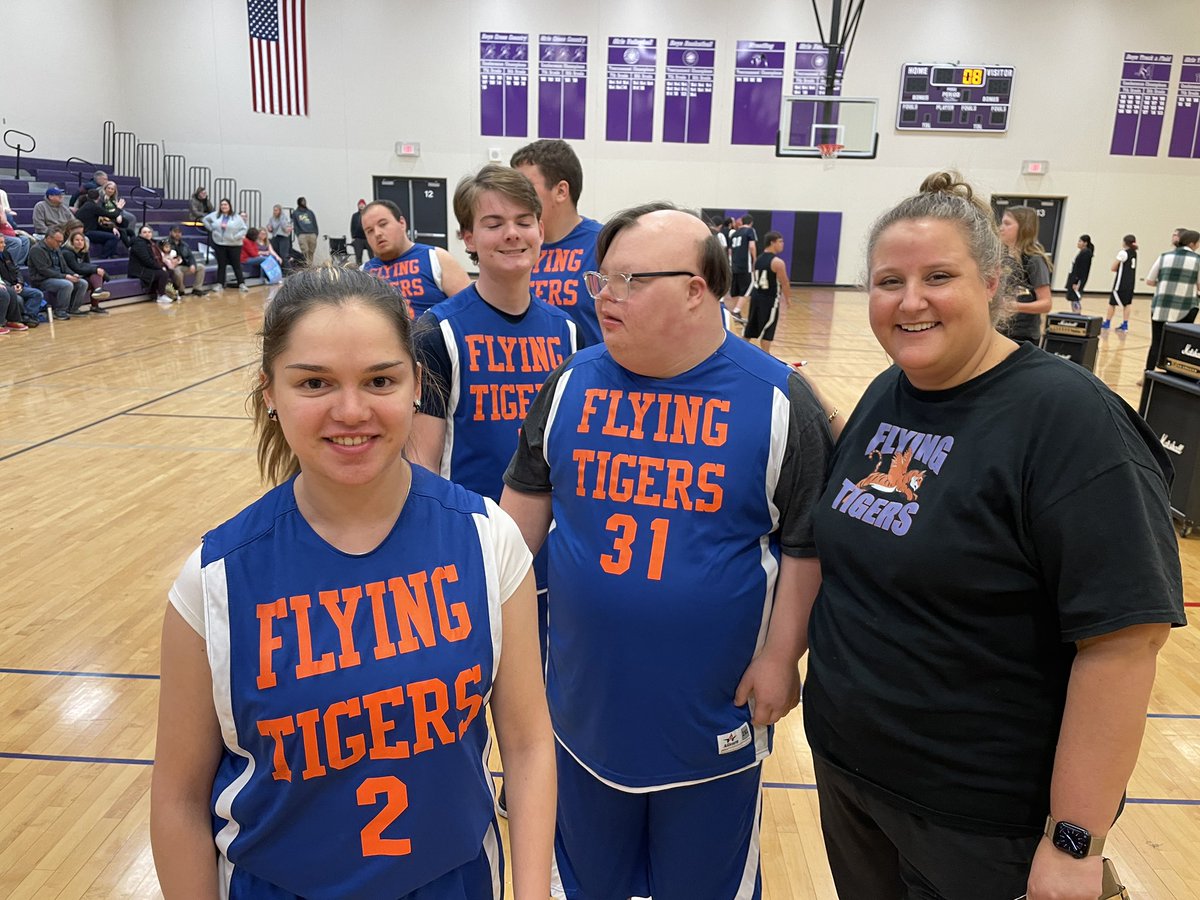 Mrs. Moore tweet media