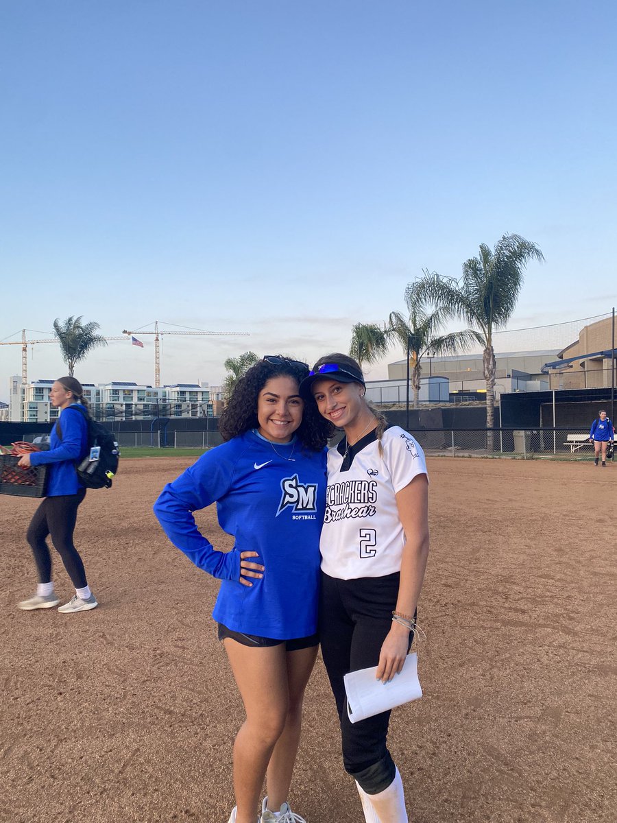 Thank you to the San Marcos coaches and players for a great camp! I loved seeing the beautiful campus! @CoachAJ10 @CSUSMsoftball