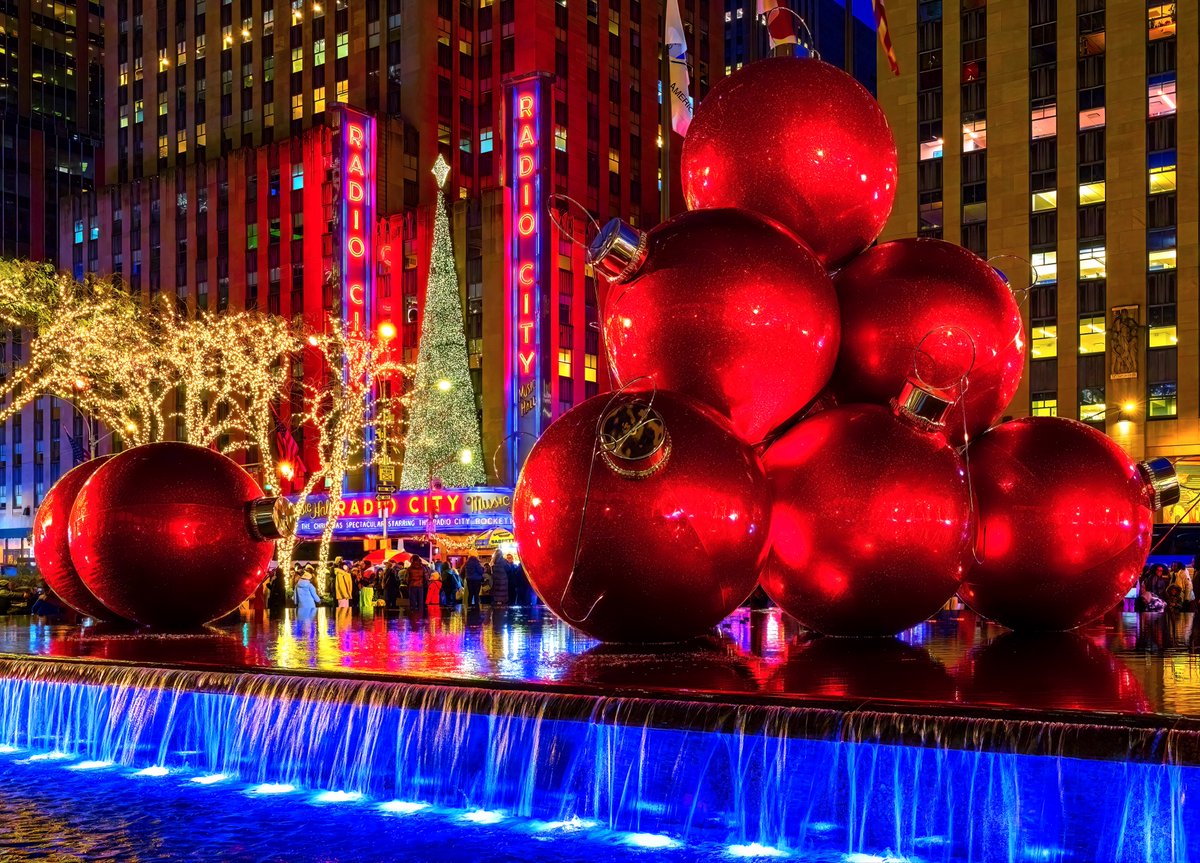 Lots of lovely #holiday sparkle in #NYC now (pics: beautiful Wall Street #Christmas tree and Radio City Music Hall/6th Avenue ornaments) #NewYork #NewYorkCity