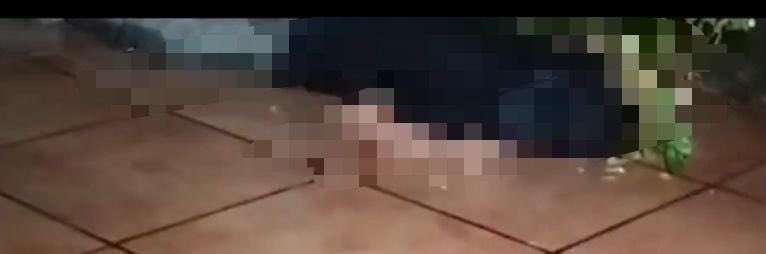 masntvhn's tweet photo. #MNTV | #Últimominuto | 🚨¡Lo “toparon a tiros”!
Se reporta la muerte de un supuesto ladrón y una mujer herida tras tiroteo en la #ColoniaModerna, #SanPedroSula.
Preliminarmente el individuo se disponía a saltar una vivienda cuando fue sorprendido por guarda espaldas, en el hecho salió herida una empleada.