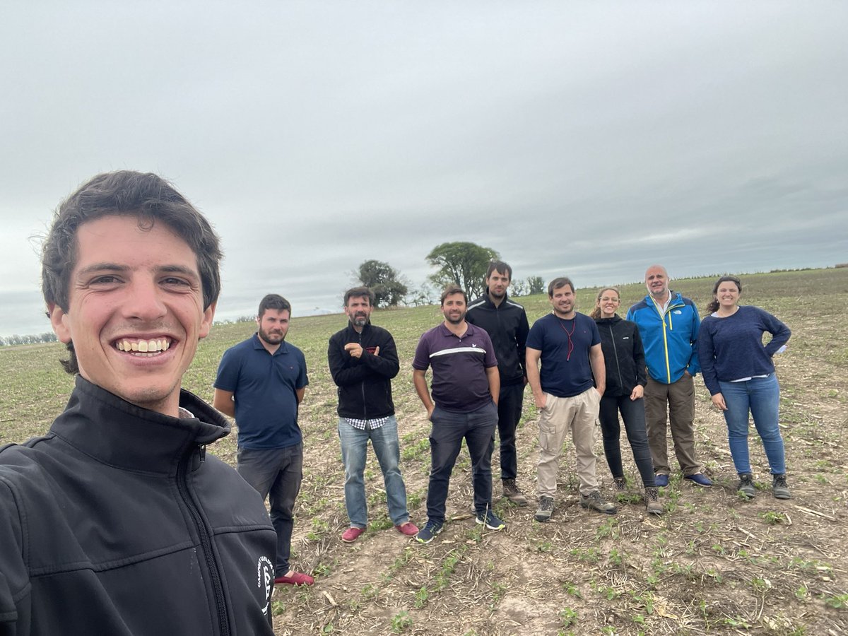 MauricioDavidov's tweet photo. Última gira 2023 con este gran equipo técnico de @berardoagropecuaria Hoy nos tocó gira x el Oeste entrerriano! Felicitaciones x todos los logros de este año! Por más desafíos de producir +  y de manera sustentable! Gracias por dejarme aprender en c/recorrida con Uds. https://t.co/85kOUnhvYV