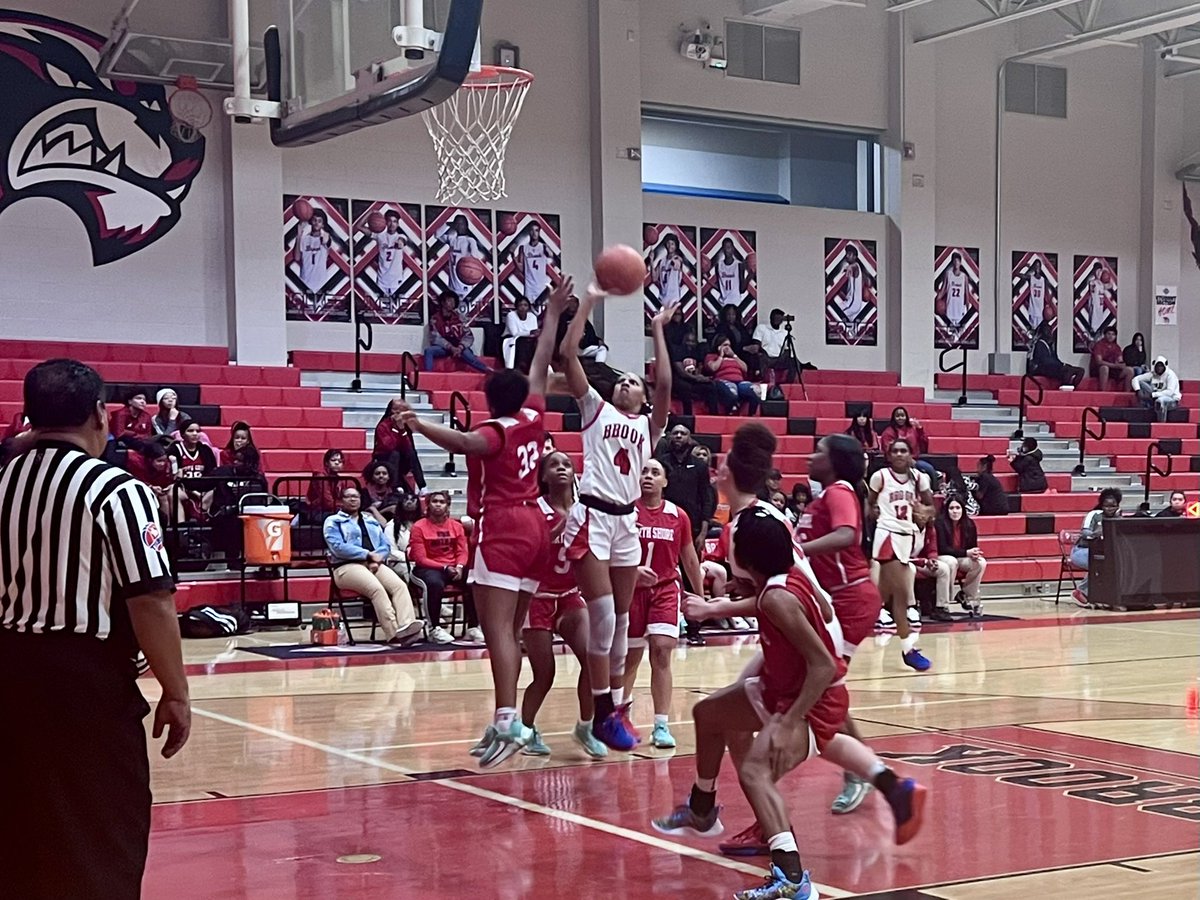 These ladies are really putting in the work tonight vs. North Shore. Keep it up! #weareclearbrook #onaquest