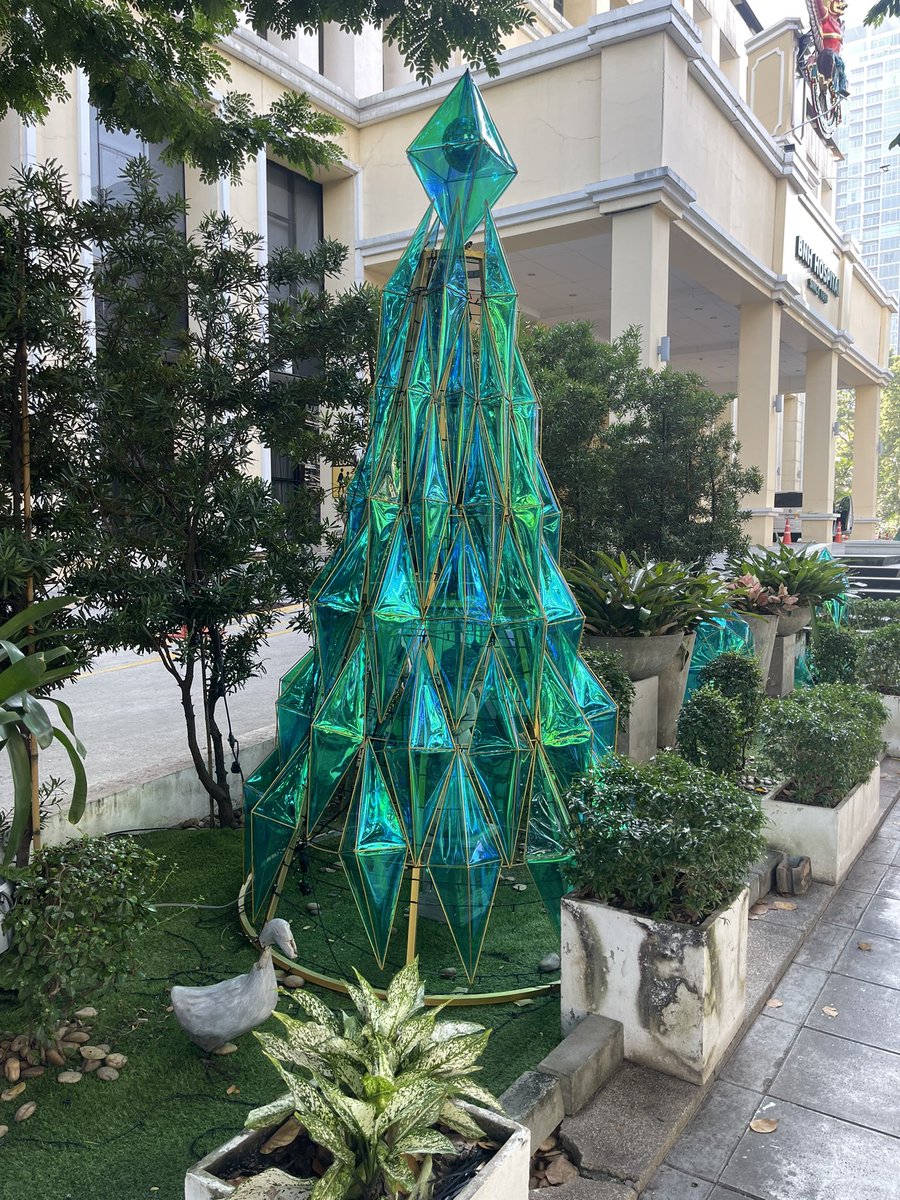 _SeeingPlaces's tweet photo. Not sure what to make of BNH Hospital’s Christmas Tree, although I do quite like the duck! https://t.co/uo0sNEUUvw
