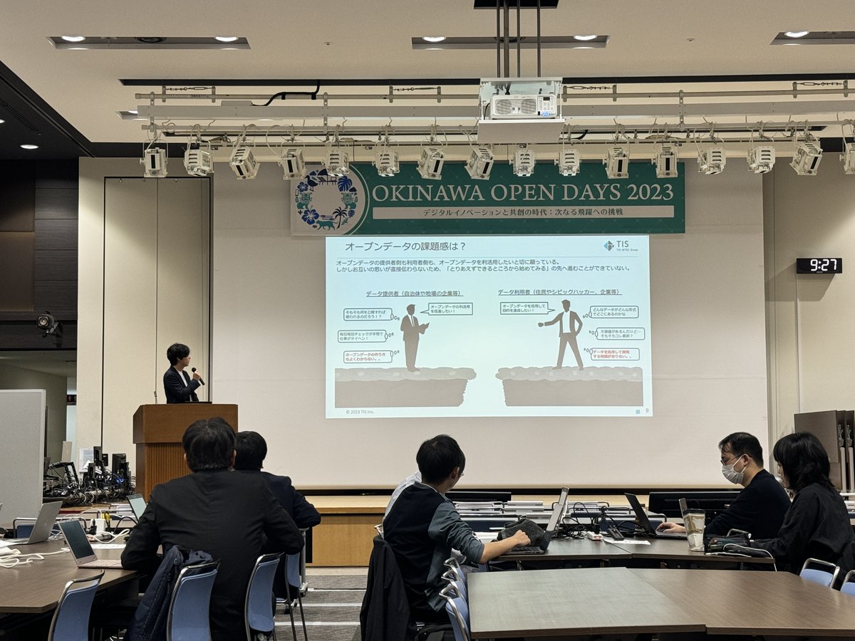 OkinawaOpenLab's tweet photo. 今日の午前は生成AI体験イベント「OOL TEHC CONNECT」開催中です!
今回で開催4回目、これまで幅広い方々に参加いただいています。
TISの坂本さん、EC-GAINの神谷さんの事例紹介の後、もくもくハンズオン頑張っています。
#OkinawaOPenDays2023 #OOD2023
https://t.co/0u3ui0LvNi https://t.co/c4LOK56nir