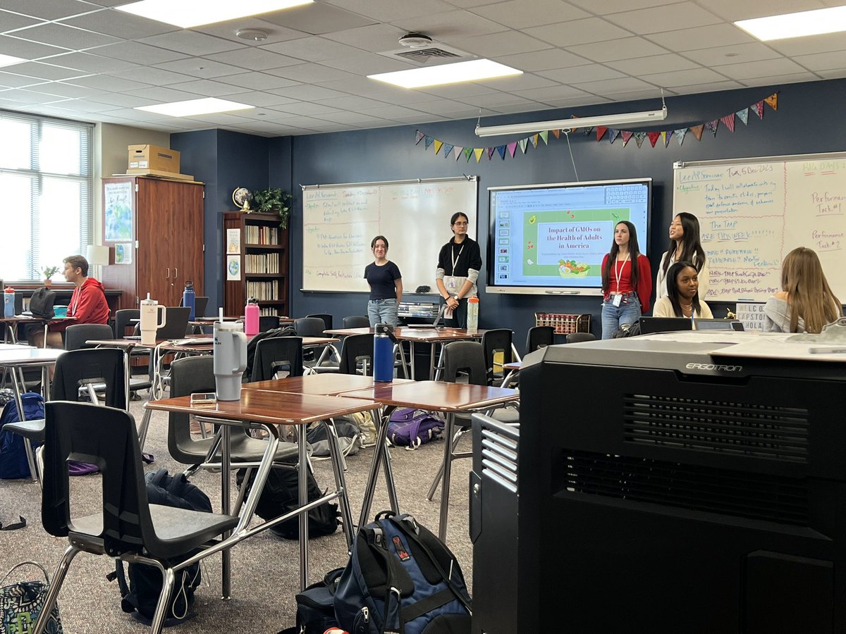 HashtagMsLee's tweet photo. Can you tell it’s TMP time in the AP Capstone hall?? Best of luck to all the #LeeAPSeminar students on this week’s Mock TMPs!! We know you’ll crush it!! @TISD_AdvAcad @TISDTMHS #CapstoneConfidence #LeeAPCapstone #TMHSAPCapstone #LeeAPSeminar https://t.co/XYIhTAYcKj