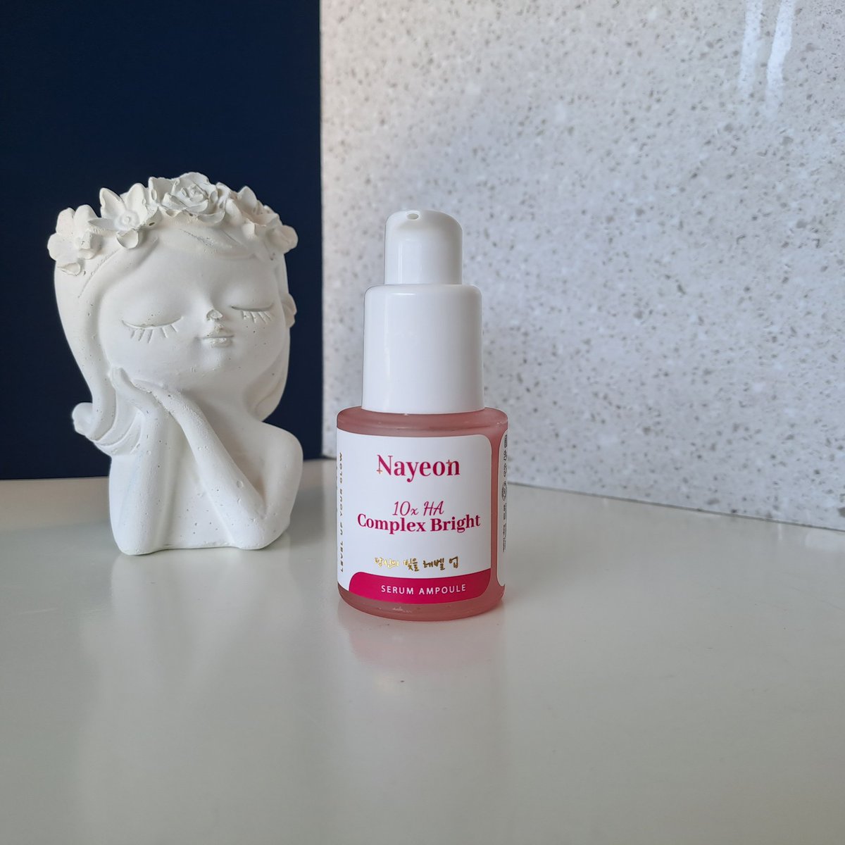 toiuchy's tweet photo. Semenjak masuk sekolah apalagi cuaca panas terik gini bikin mukaku jadi belang jilbab, belum lagi bekas jerawat yang numpuk 😮💨
Untungnya aku udah punya Brightening Serum dari Nayeon Skincare 😆
#racuninskincare #LEVELUPYOURGLOW #READYTOBE #READYTOGLOW #NAYEONSKINCARE https://t.co/K71s4F1cyo