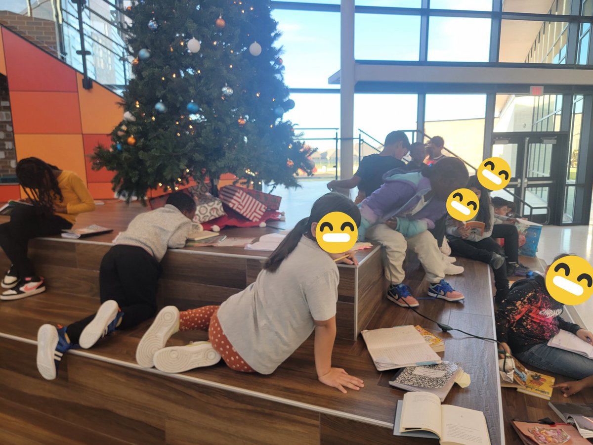 Our 3rd graders enjoyed getting to read by our tree today! I love seeing our Broncos grow a love for reading! 💙🧡📚 #growingreaders #BroncoTough @BrosnahanES