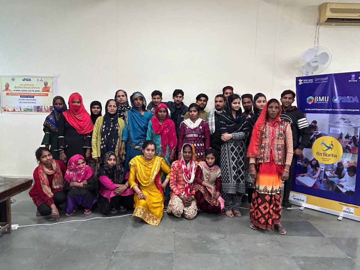 MoradabadRm's tweet photo. Skill training is m at upsida sez is being done in collaboration with Swnlivelihood and BMU @myogiadityanath https://t.co/mPJFUNyaNz
