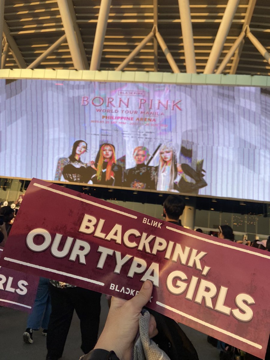 ImDianaPadilla's tweet photo. BLACKPINK IN YOUR AREA 🖤💗

YESSSSS! THEY RENEWED 😍
#BLACKPINK  @BLACKPINK #LISA #ROSÉ #JISOO #JENNIE https://t.co/OmeItar9cB