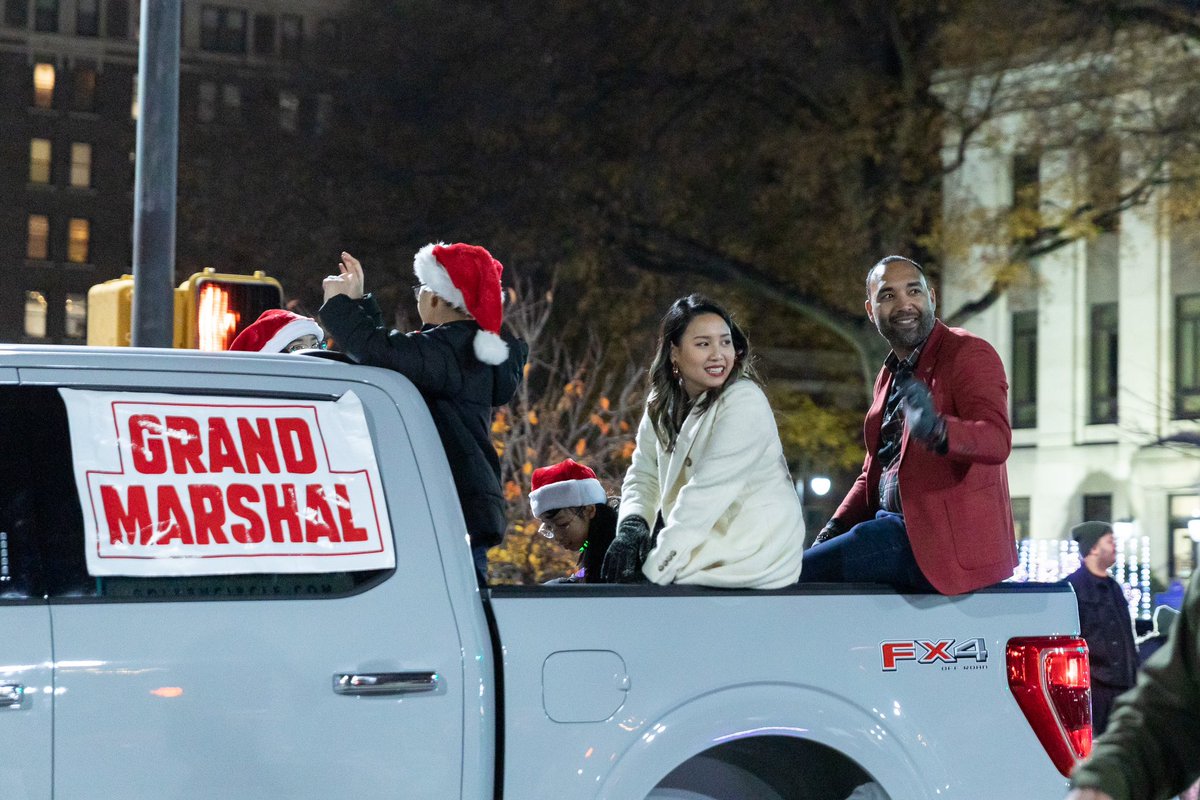 LiveUnitedTN's tweet photo. Last night was full of good cheer at the @CityofJacksonTN’s Christmas Parade. Matt served as the Grand Marshal and our community received free books through The Read Team’s WOW Wagon. What a way to ring in the Christmas season. 🎄✨ https://t.co/2DxijHJNnk