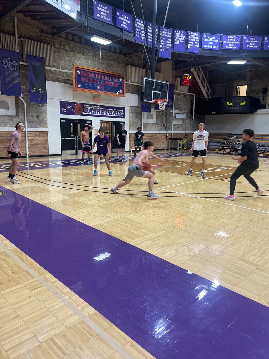 SCMensBall's tweet photo. Had a great final workout for some of our JV and redshirt guys. They took advantage of this opportunity to get better before heading home for Christmas break. https://t.co/KuzClF4VnX