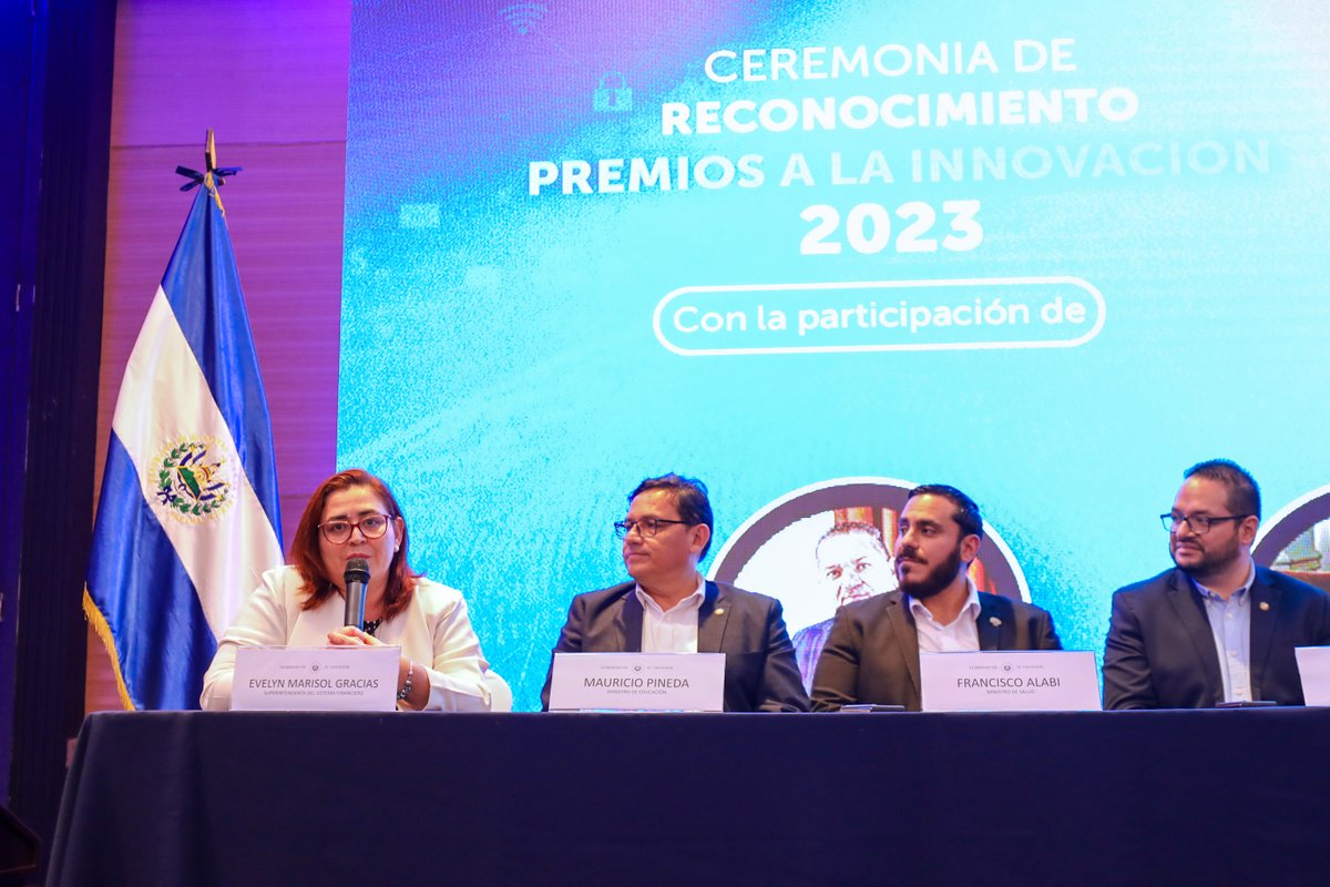 SSF_ElSalvador's tweet photo. Nuestra Superintendenta del Sistema Financiero, @EvelynGracias, participó como jurado en la ceremonia de reconocimiento "Premios a la Innovación 2023", organizada por @Innovacion_SV y @CASATIC_SV. https://t.co/f7OFAMA7FI