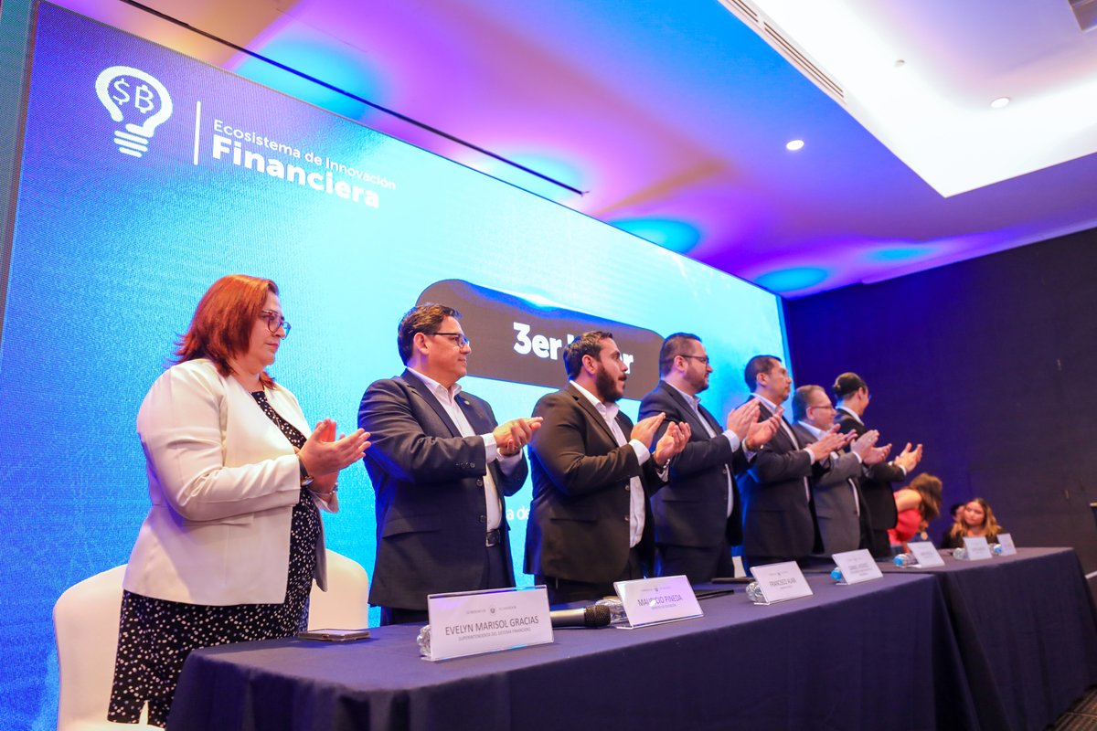 SSF_ElSalvador's tweet photo. Nuestra Superintendenta del Sistema Financiero, @EvelynGracias, participó como jurado en la ceremonia de reconocimiento "Premios a la Innovación 2023", organizada por @Innovacion_SV y @CASATIC_SV. https://t.co/f7OFAMA7FI