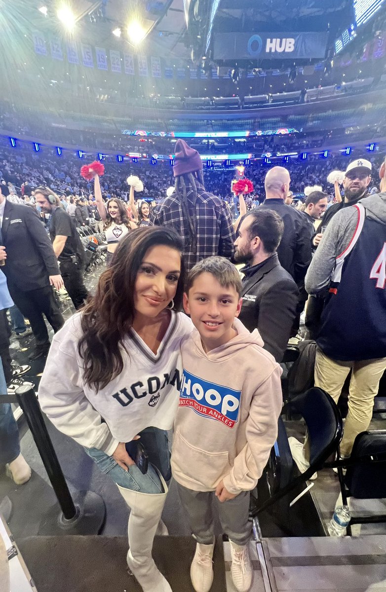 Molly Q in the building 
#jimmyvclassic