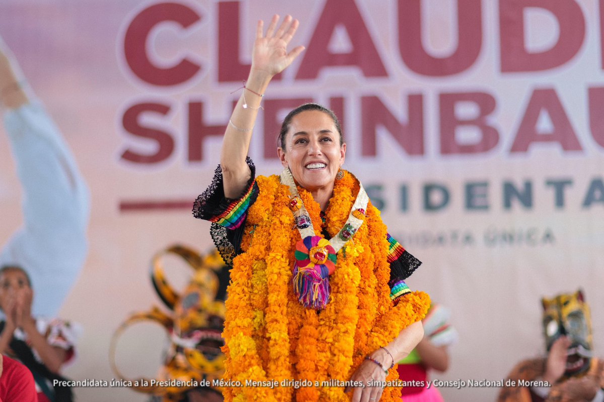 Claudiashein's tweet photo. Desde joven siempre he luchado por la educación gratuita, por eso en el municipio de Chilapa, Guerrero, compartí uno de mis sueños: que los jóvenes que quieran estudiar la universidad lo puedan hacer en una escuela pública gratuita. 

Seguiremos trabajando para abrir el camino de los derechos para Guerrero y todo México. ¡Nuestro proyecto es el único que puede garantizarlo!