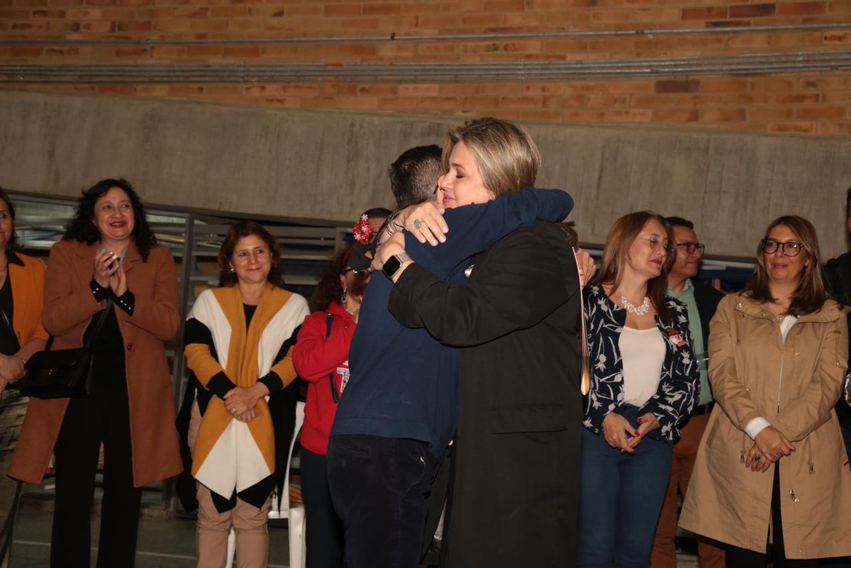 EdnaBonillaSeba's tweet image. Gratitud ha sido la palabra que mejor describe lo que me llevo de @Educacionbogota.

Hoy la dedico al equipo de nuestra subsecretaría de Integración Interinstitucional y su líder @Deidamiapiensa, porque logramos grandes iniciativas como #JER, #ProgramaECO, entre otras. ¡Gracias!