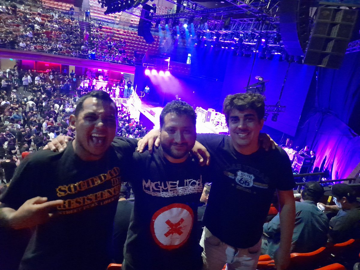 Acá en la clase magistral de los decanos <a href="/badreligion/">Bad Religion</a> !!